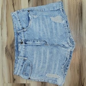 NWT 📦 Distressed Light Wash Jean Shorts